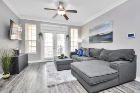 Sapphire Suite- stylish one-bedroom near Galleria